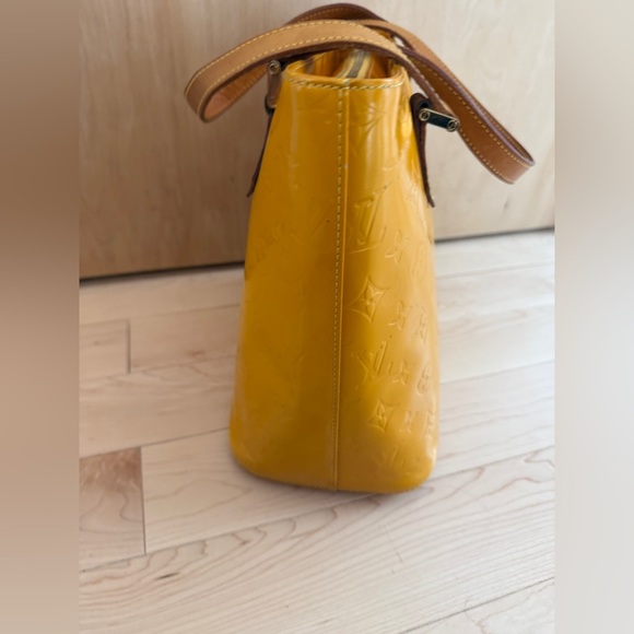 Louis Vuitton Vernis Yellow Monogram Bag - Picture 10 of 16